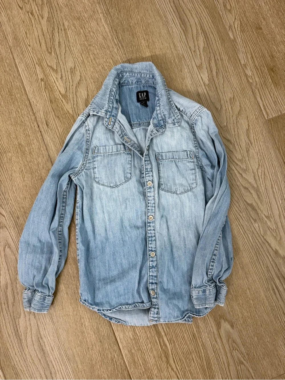 Gap Denim Kids Size S Light Wash Blue Long Sleeve Collared Button-Up Shirt